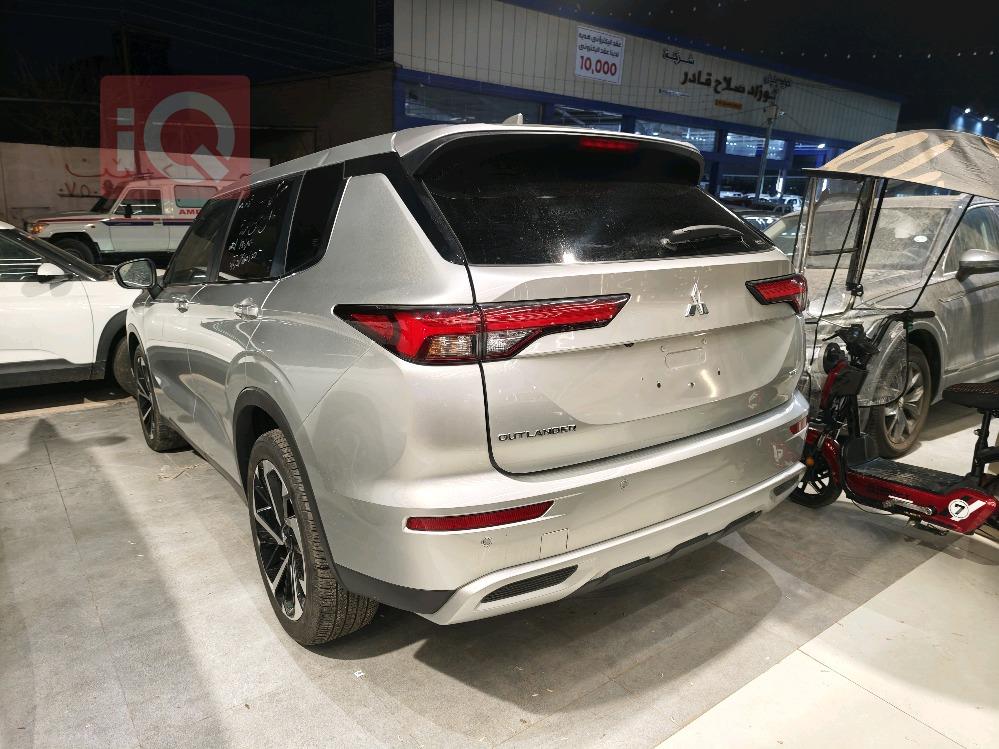 ميتسوبيشي اوتلاندر